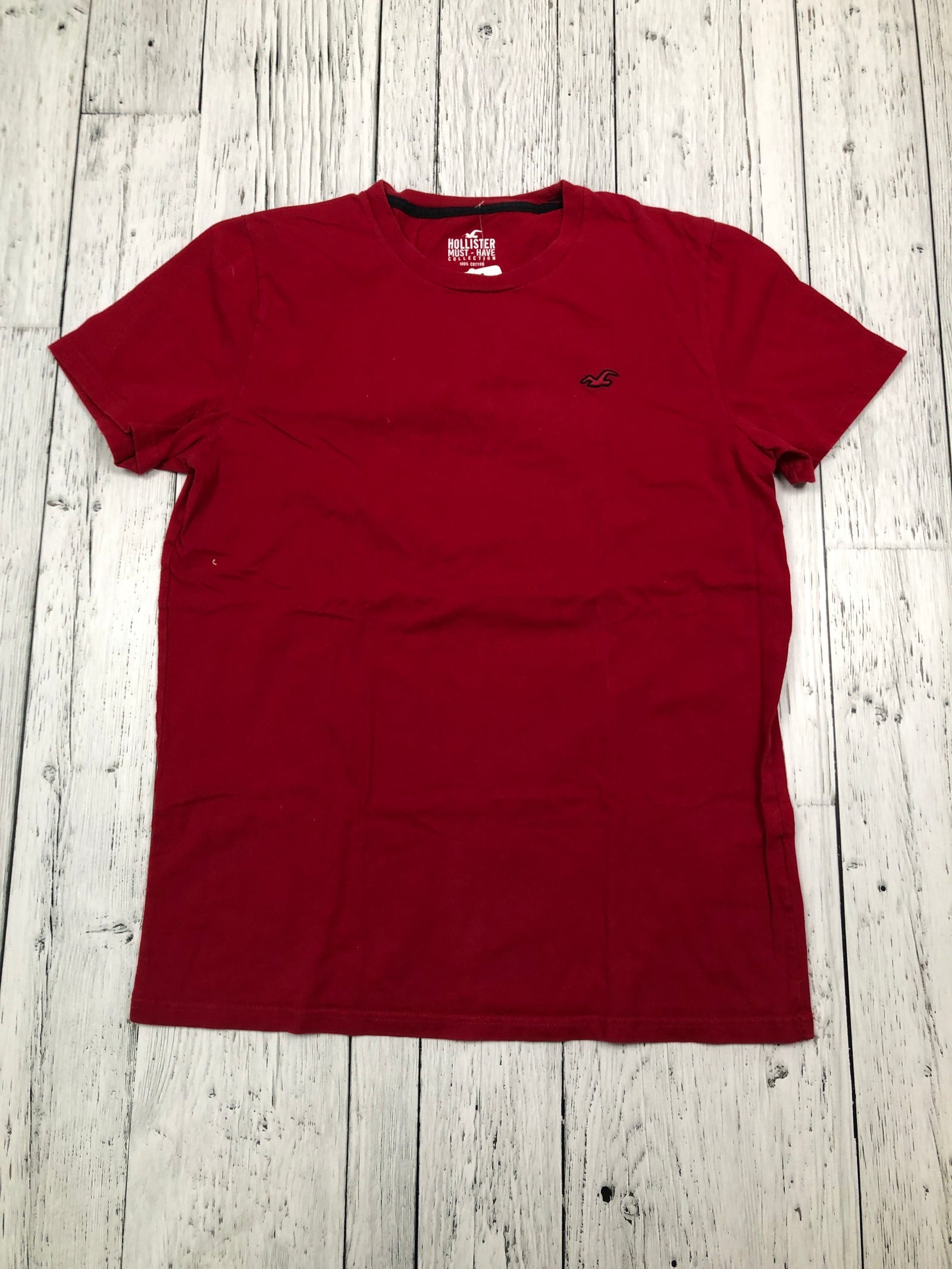 Hollister red t shirt His M SproutzUturn