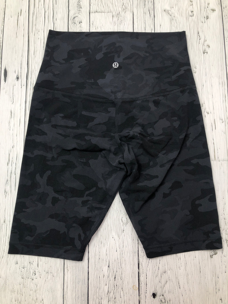 lululemon black camo patterned biker shorts - Hers M/8