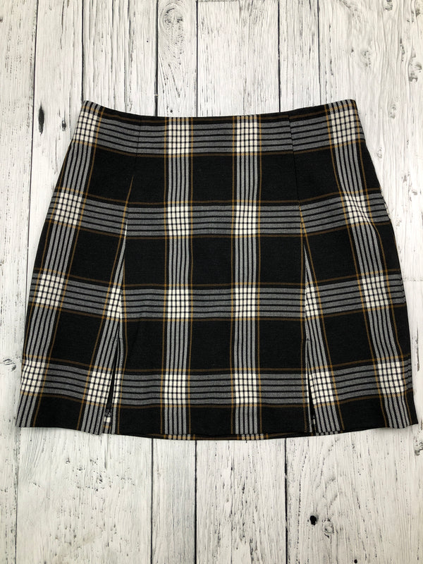 Sunday Best Aritzia black plaid skirt - Hers XS/2