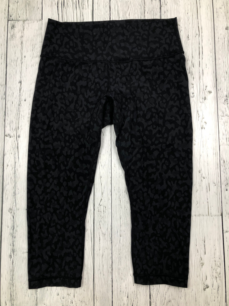 lululemon black patterned capris - Hers L/12