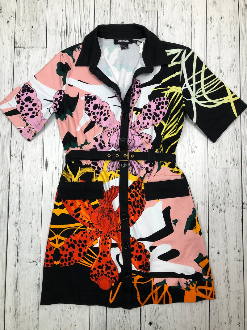 Desigual x Monsieur Christian Lacroix
Desigual
black pink patterned dress - Hers S
