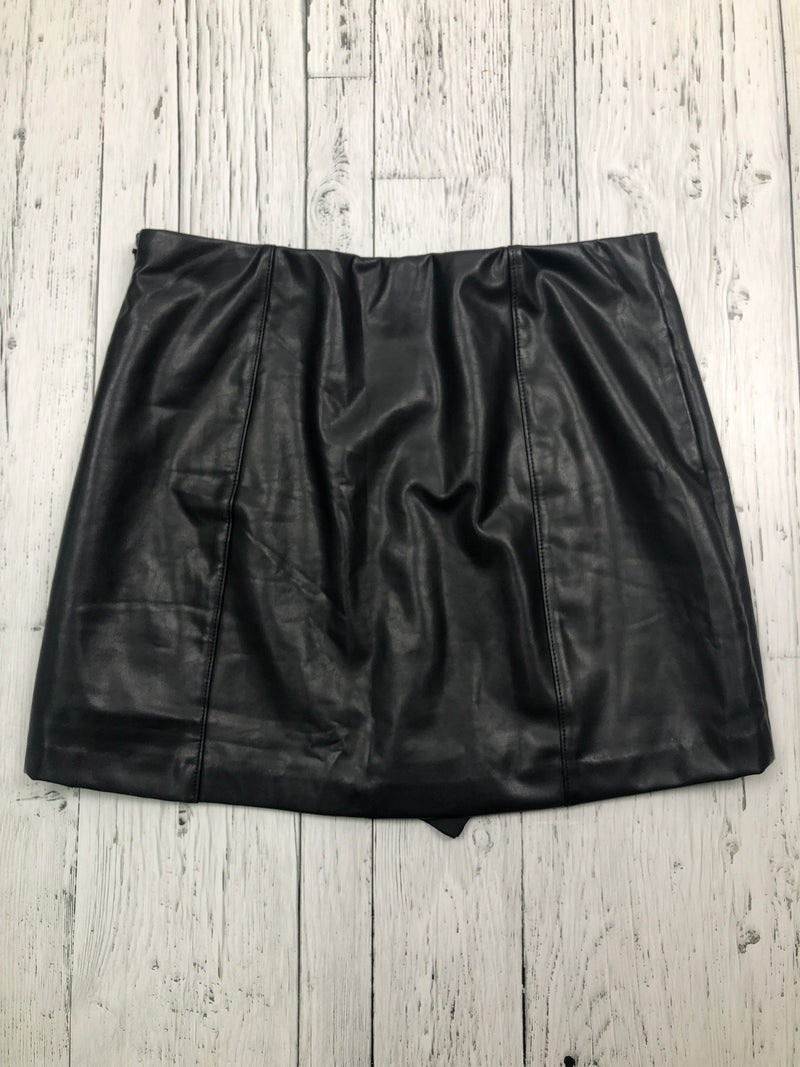 Abercrombie&Fitch black pleather skirt - Hers M/28