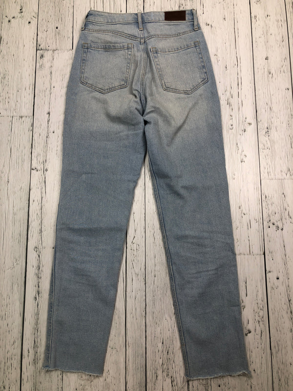 Hollister ultra high rise mom blue jean - XXS/23x27