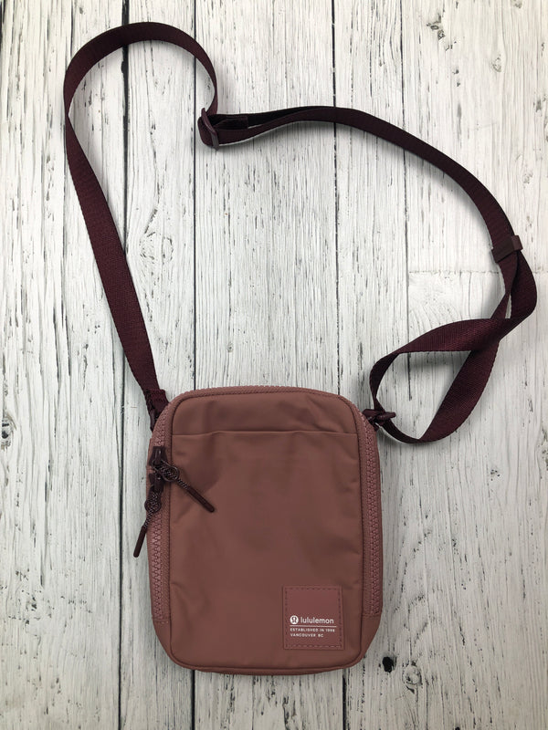 lululemon pink burgundy bag - Hers