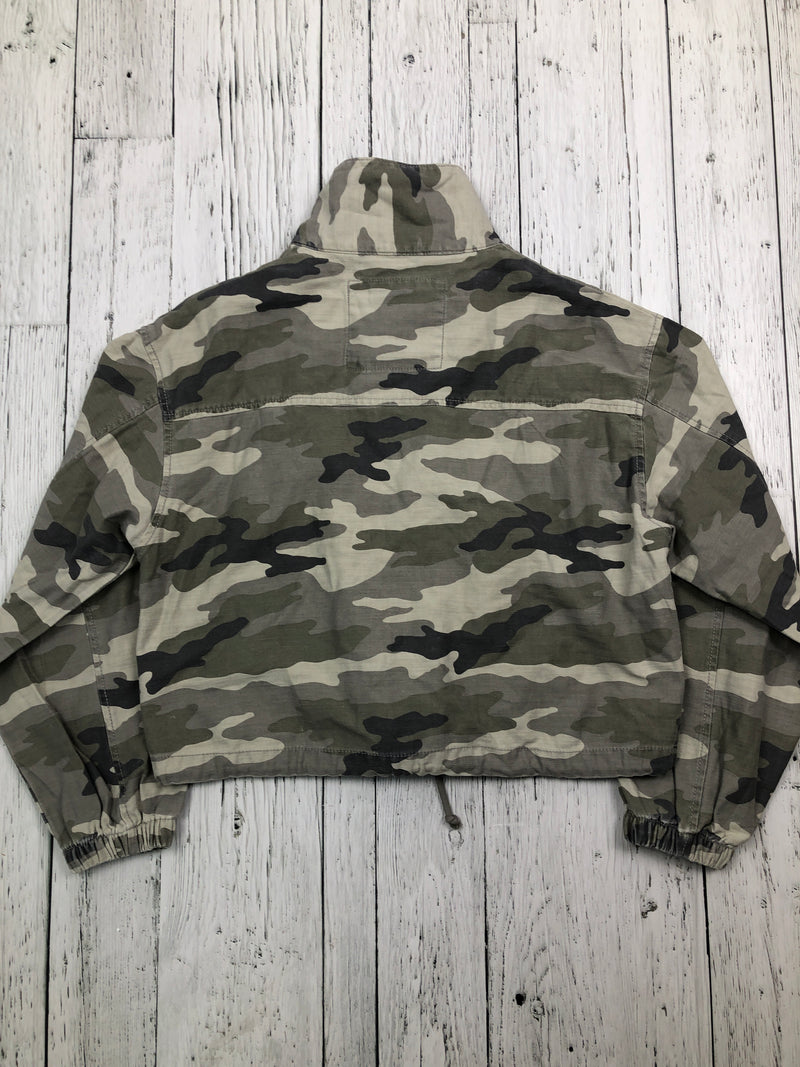 American Eagle green camo shirt - Hers M