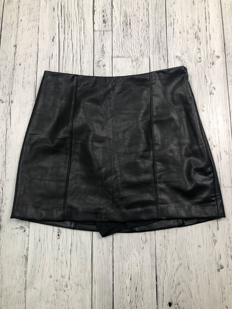 Abercrombie&Fitch black pleather skirt - Hers M/28