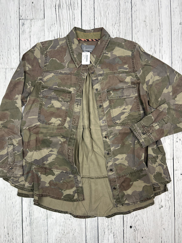 Anthropologie camo button up shirt - Hers S/6