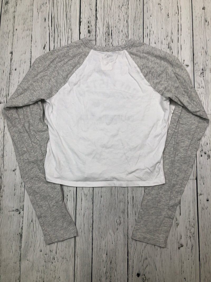 Hollister white grey graphic cropped long sleeve - Hers XS