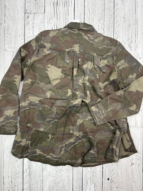 Anthropologie camo button up shirt - Hers S/6