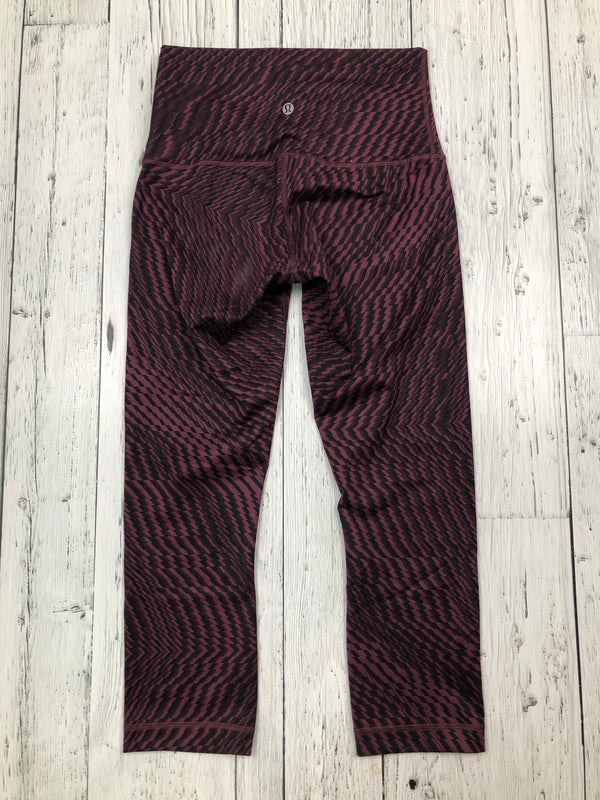 lululemon purple black patterned capris - Hers S/6