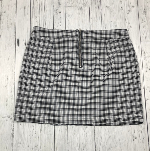 Garage White/Black Plaid Mini Skirt - Hers L