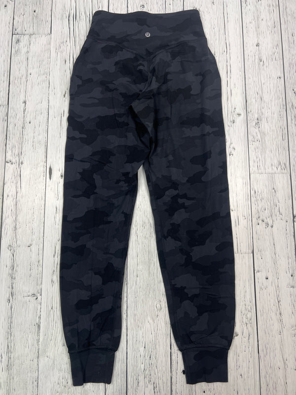 lululemon black camo patterned pants - Hers S/4