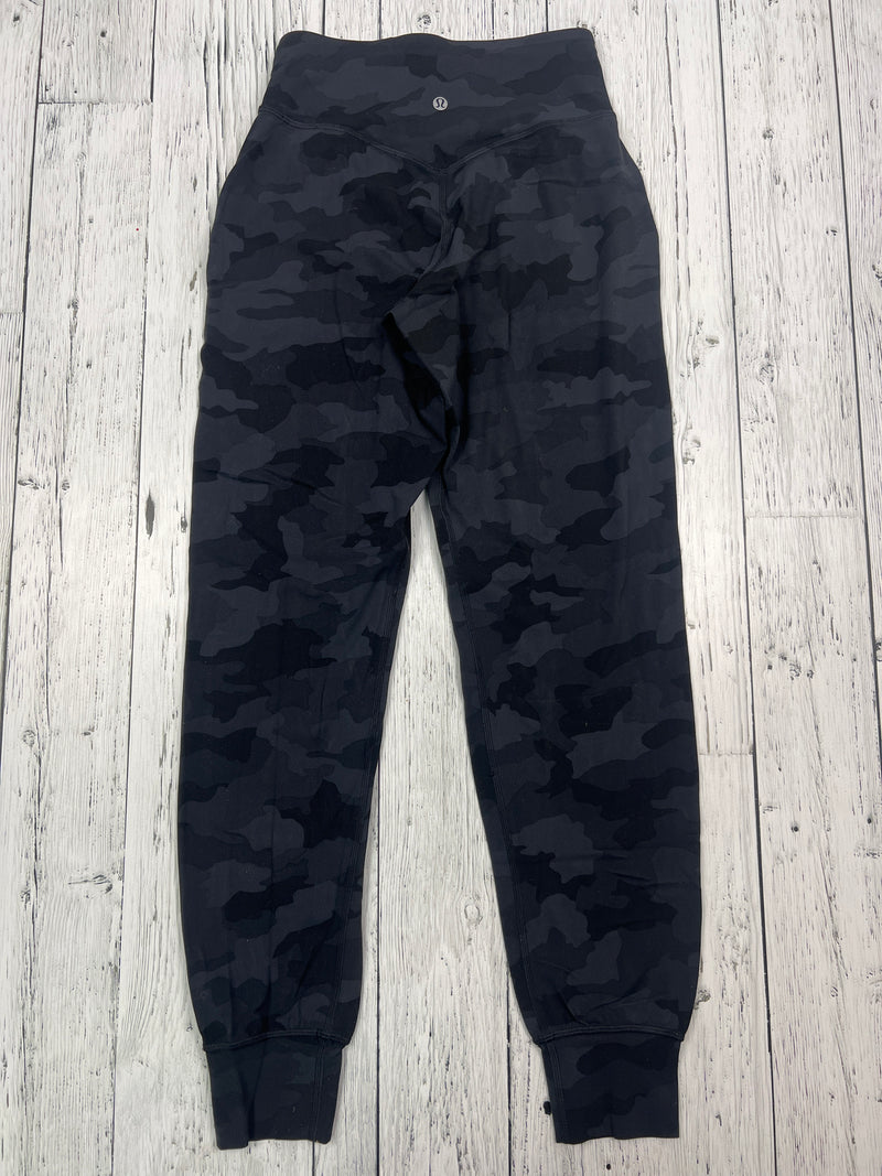 lululemon black camo patterned pants - Hers S/4