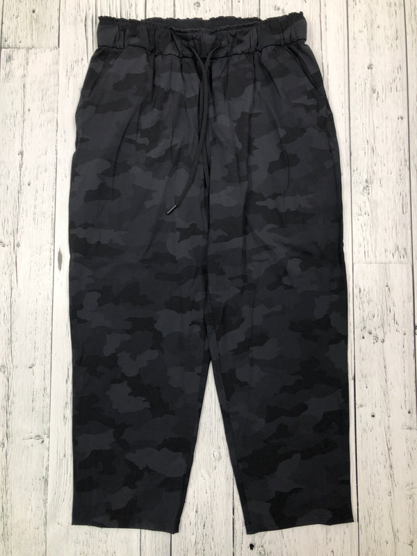 lululemon black patterned pants - Hers M/8