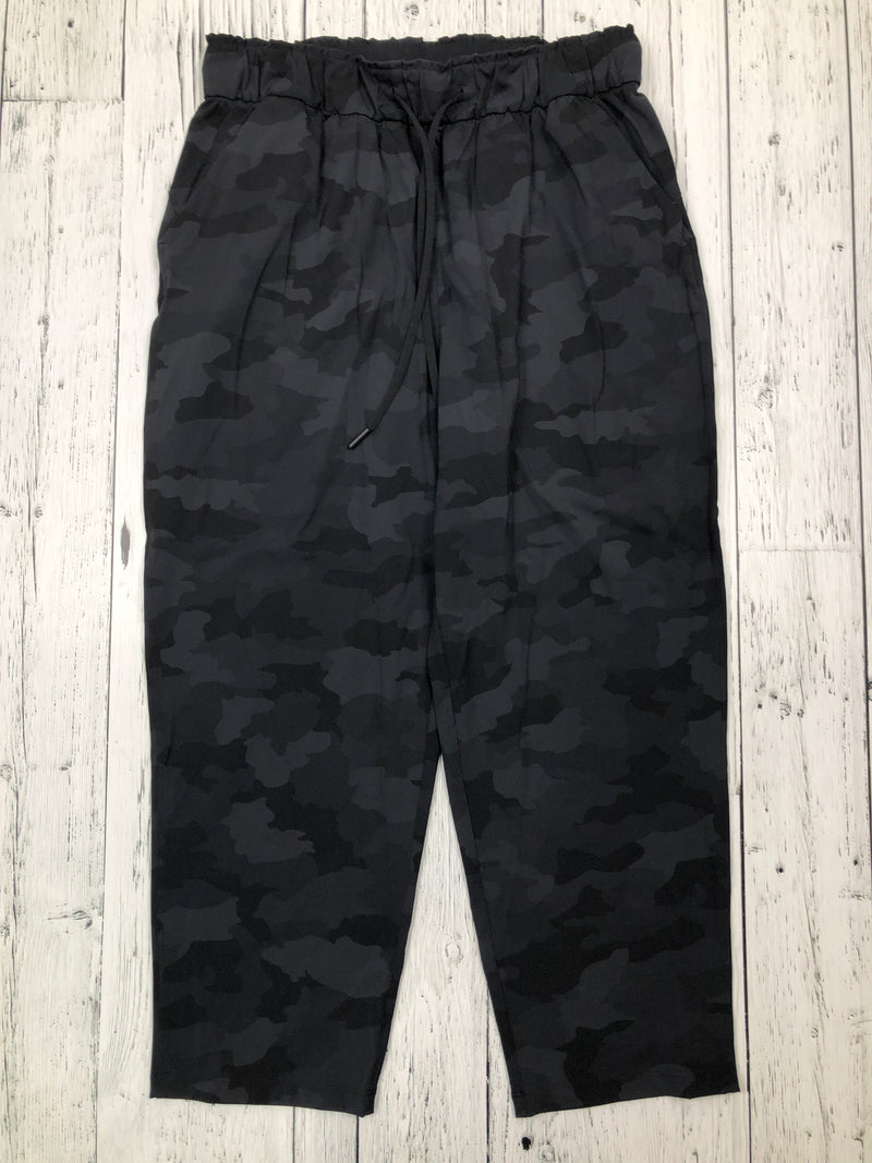 lululemon black patterned pants - Hers M/8