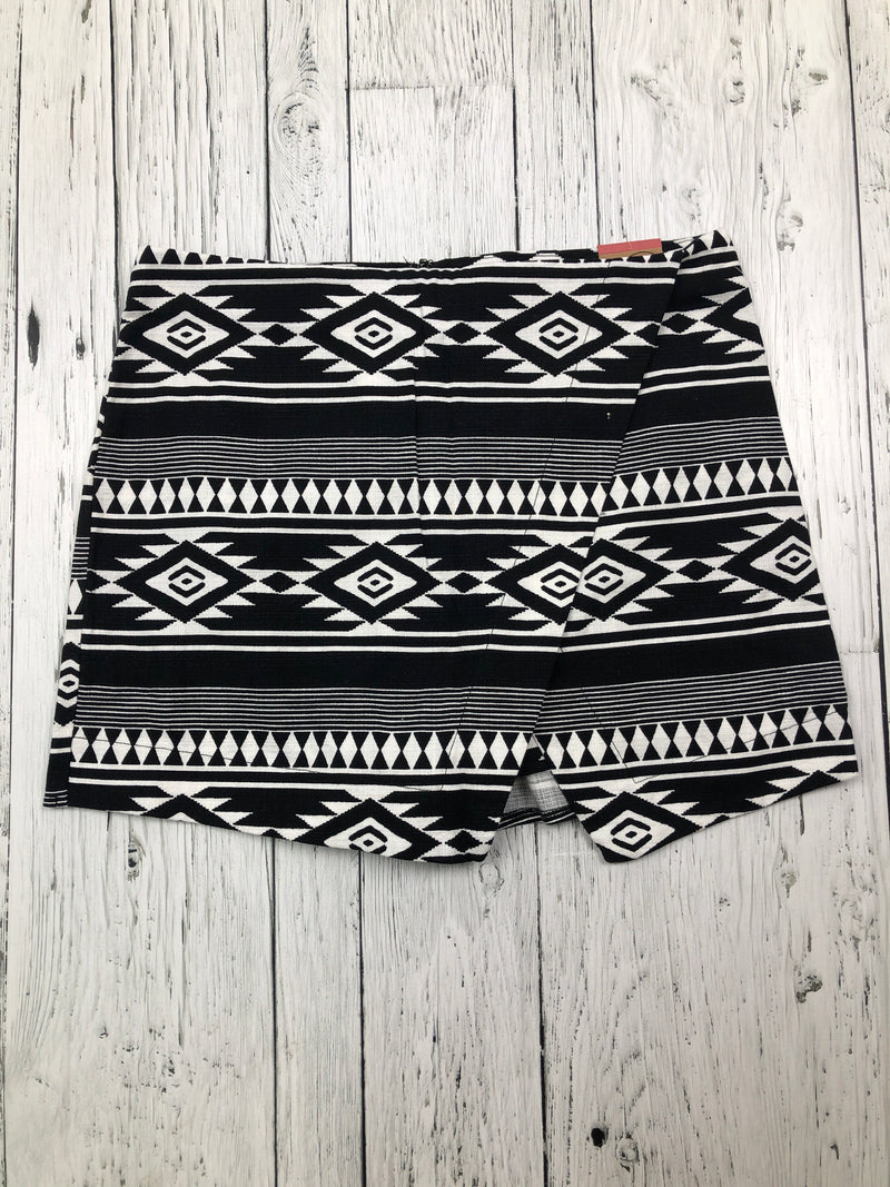 Hollister black white patterned skirt - Hers XS/3