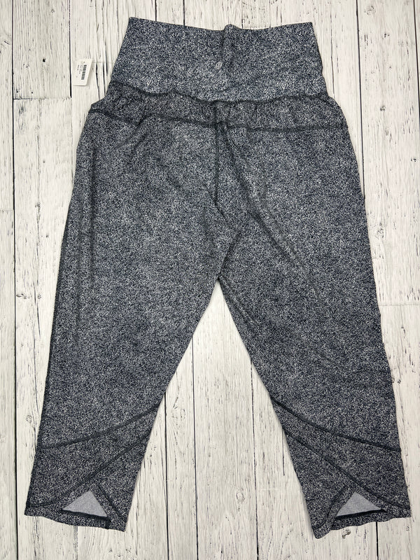 lululemon Tranquil Crop Rio Mist White Black Pants Hers M/8