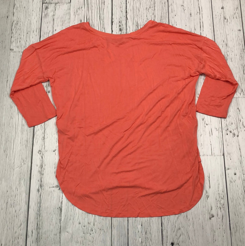 Babaton Aritzia coral shirt - Hers M