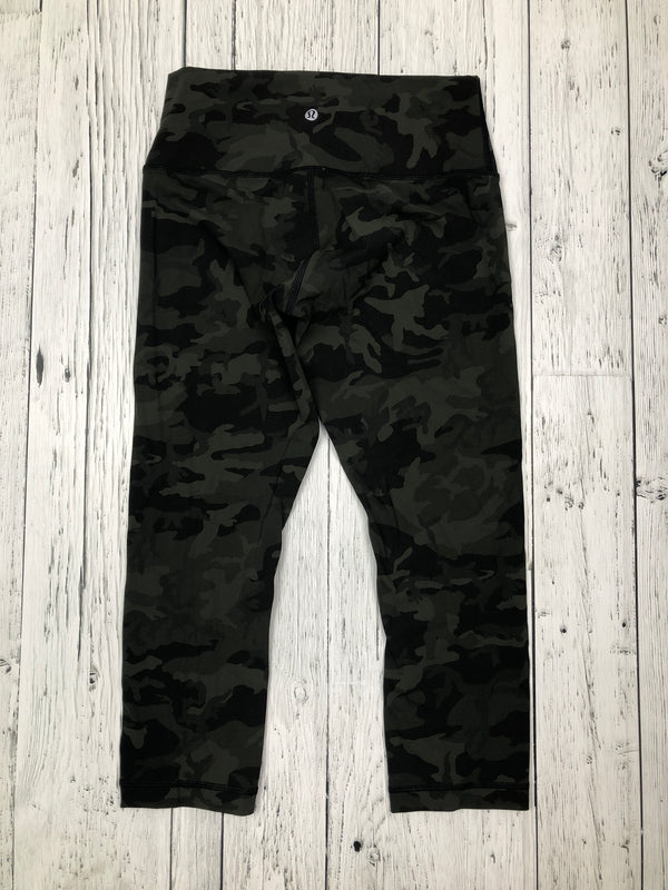 lululemon green camo capris - Hers M/8