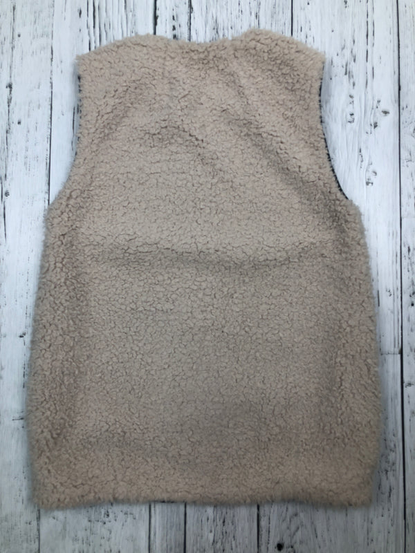 Wilfred Aritzia beige fluffy vest - Hers XS