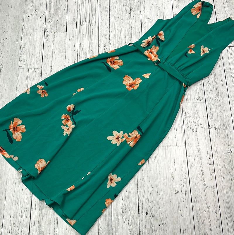 Wilfred Aritzia green floral dress Wilfred Aritzia green floral dress