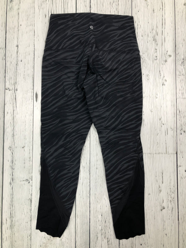 lululemon black patterned capris - Hers S/6