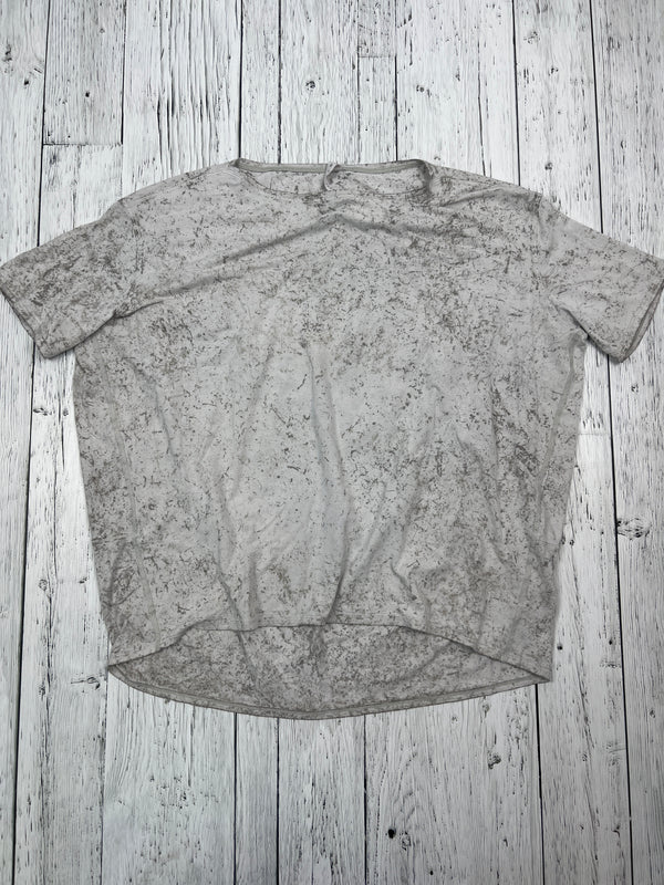 lululemon grey patterned t-shirt - Hers M/10