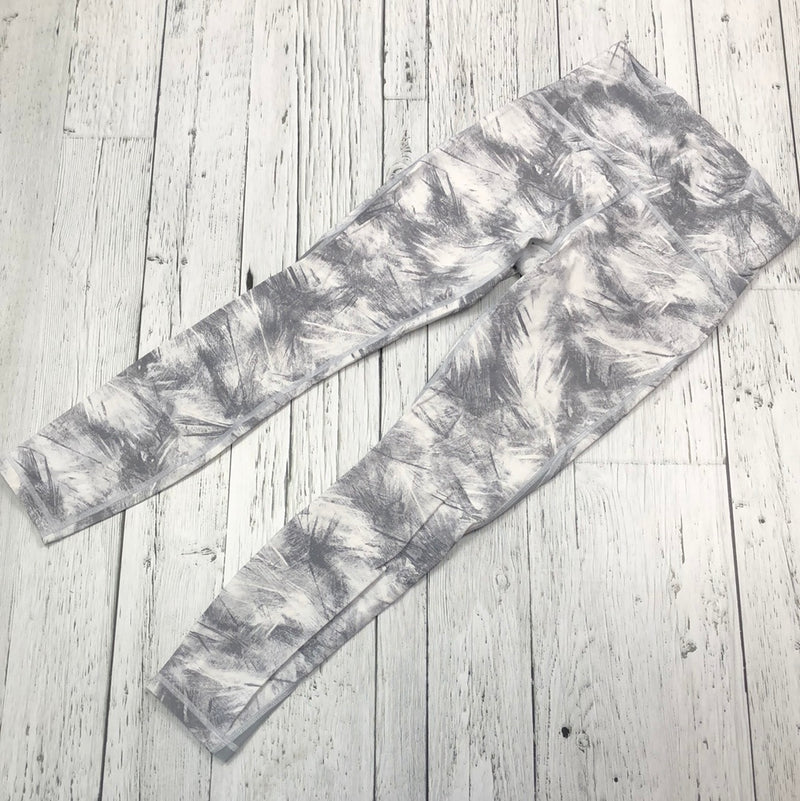 lululemon grey white patterned capris - Hers S/6