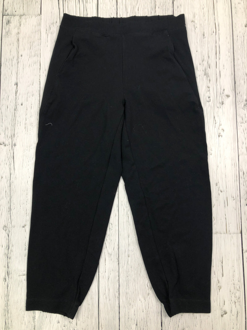 Babaton Aritzia black capris - Hers XS