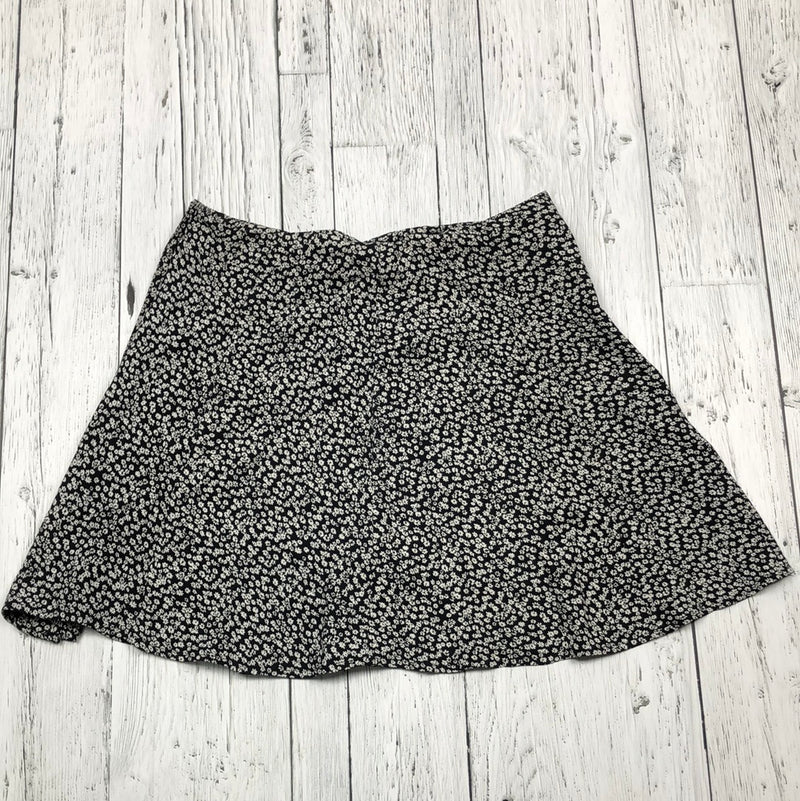 American Eagle Black/White Floral Print Skirt - Hers 6