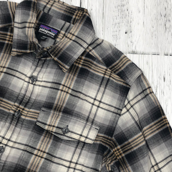 Patagonia grey plaid button up shirt