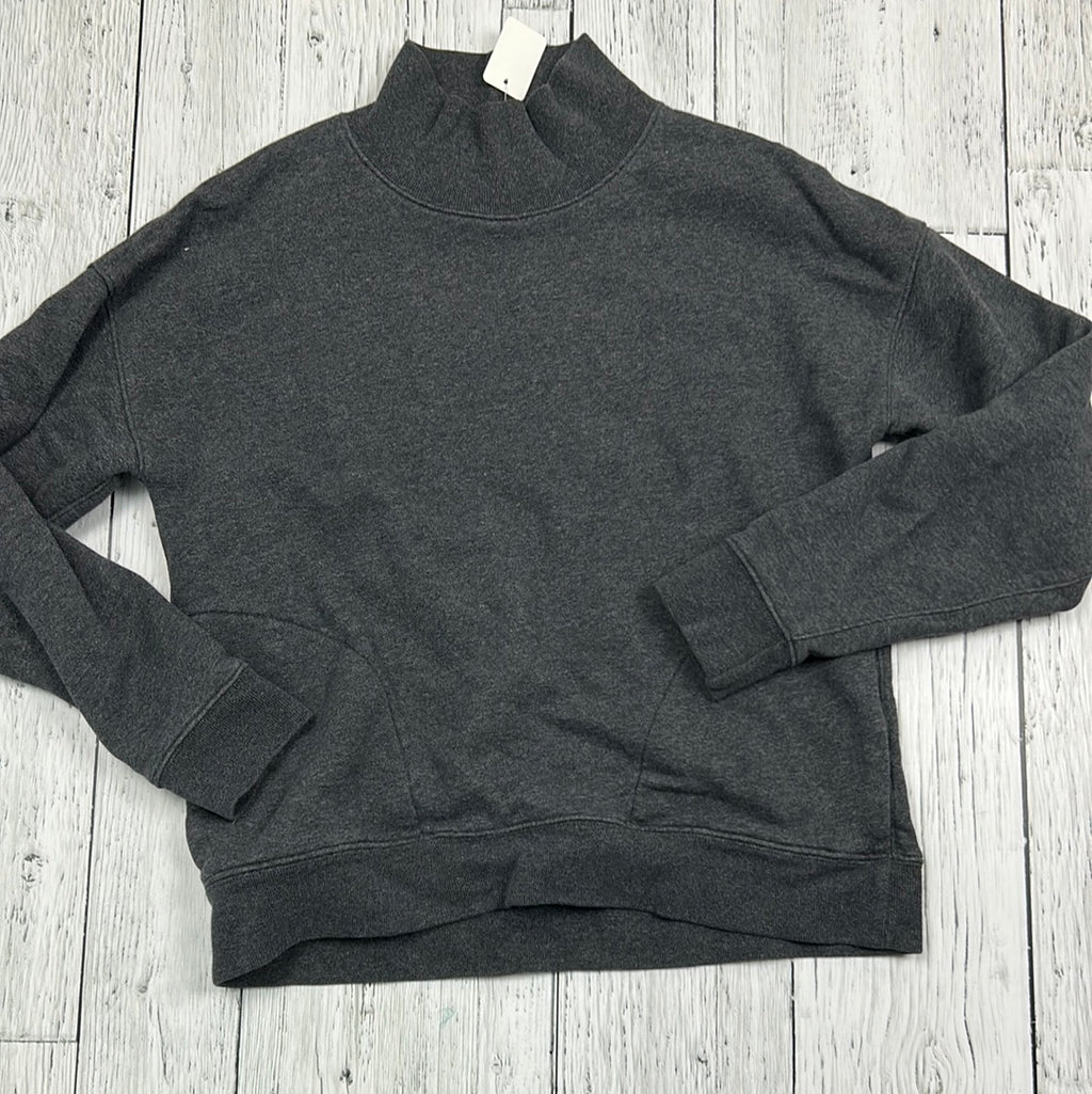 Aritzia hotsell grey sweater