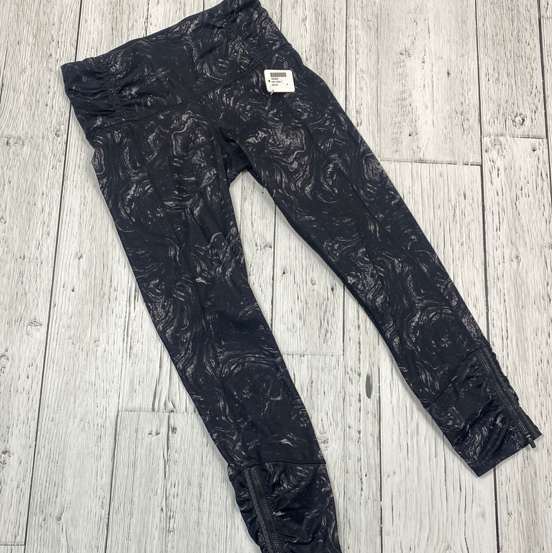 lululemon black /white pattern crop leggings - Hers 4