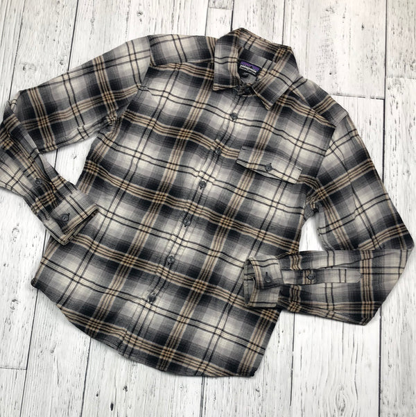 Patagonia grey plaid button up shirt