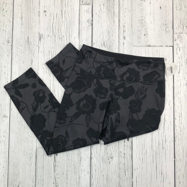 lululemon grey/black floral capri leggings - Hers 4